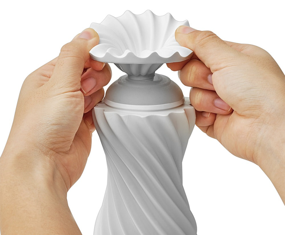 Tenga Flex Silky White · masturbátor s vakuovým efektem, bílá