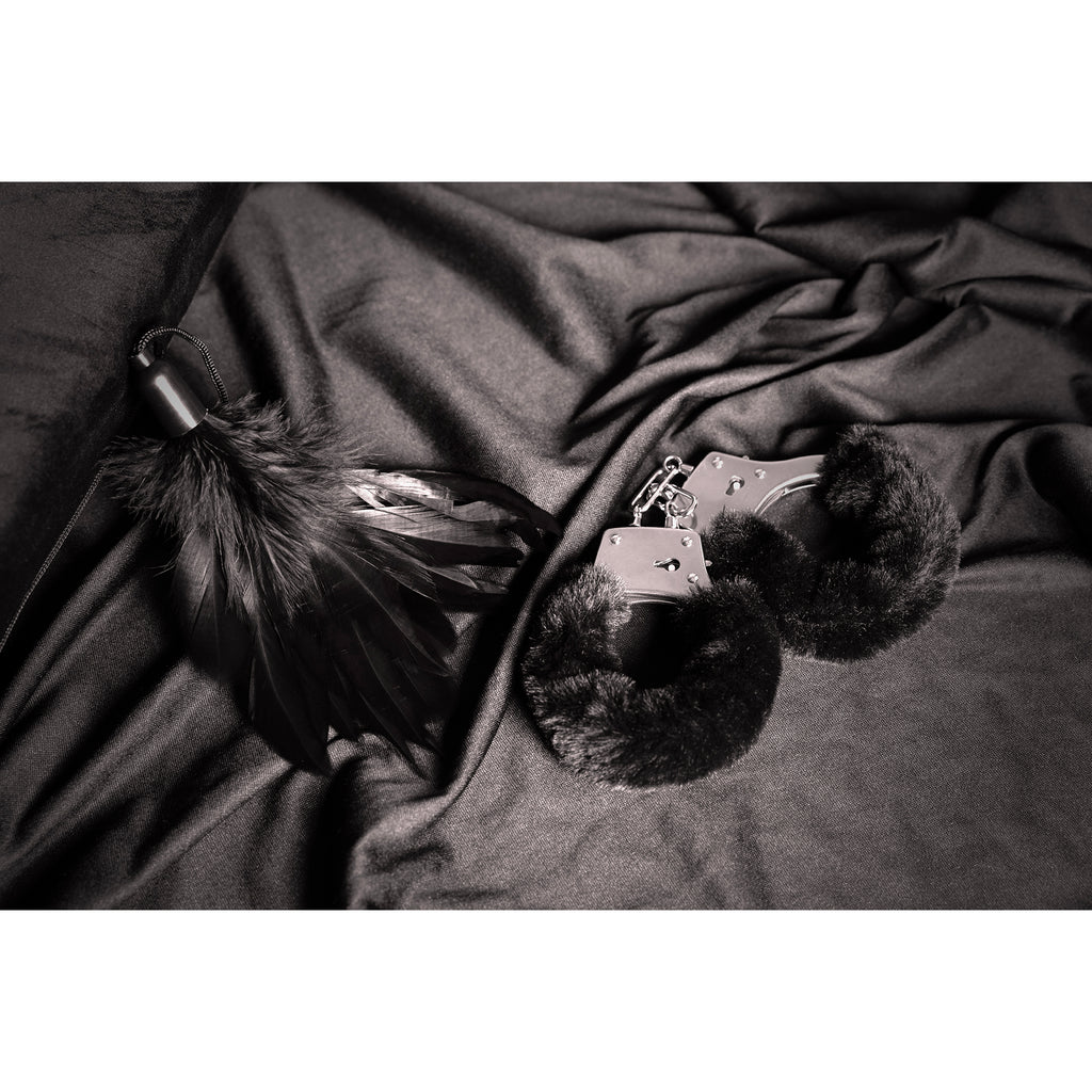 Ouch! Furry Metal Hand Cuffs · kovová pouta s plyšem · černá