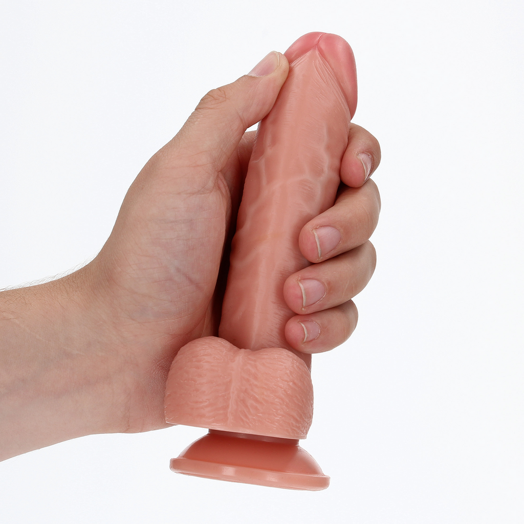 RealRock zakřivené realistické dildo s varlaty a přísavkou · 15,5 cm