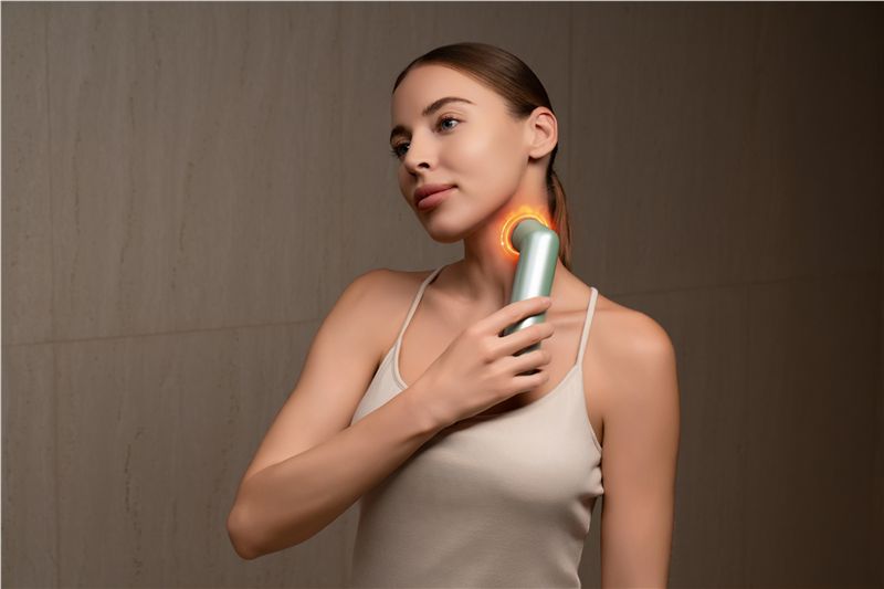 Nanoleaf 6-in-1 Light Therapy Wand přístroj pro světelnou terapii pleti