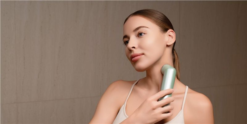 Nanoleaf 6-in-1 Light Therapy Wand přístroj pro světelnou terapii pleti
