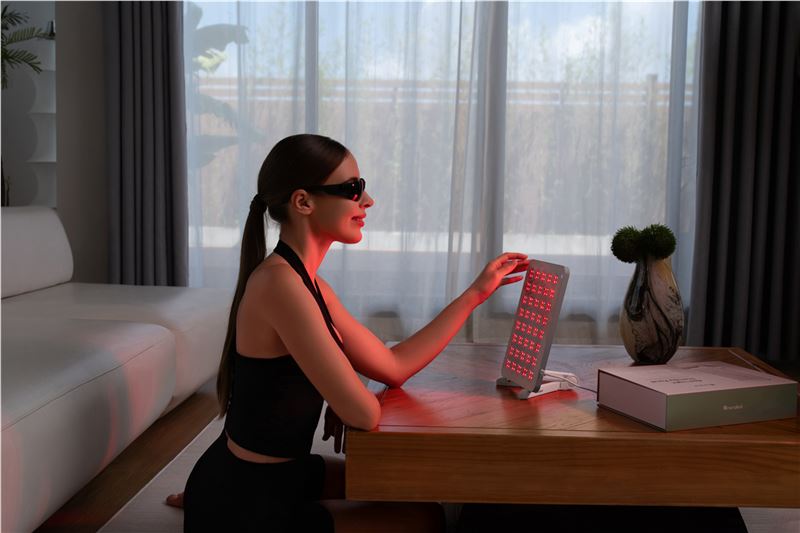 Nanoleaf Red Light Therapy Panel panel pro terapii červeným světlem